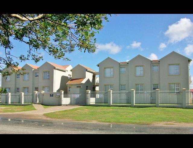 2 BEDROOM APARTMENT FOR SALE IN HARTENBOS CENTRAL